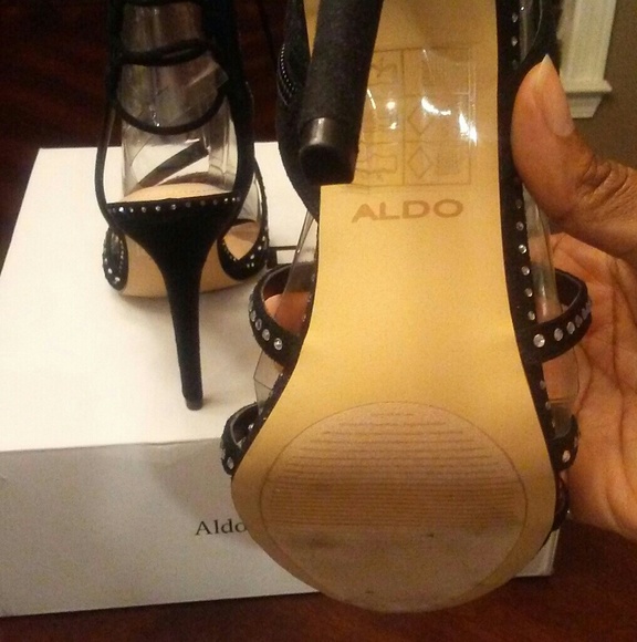 Heels - Picture 3 of 3